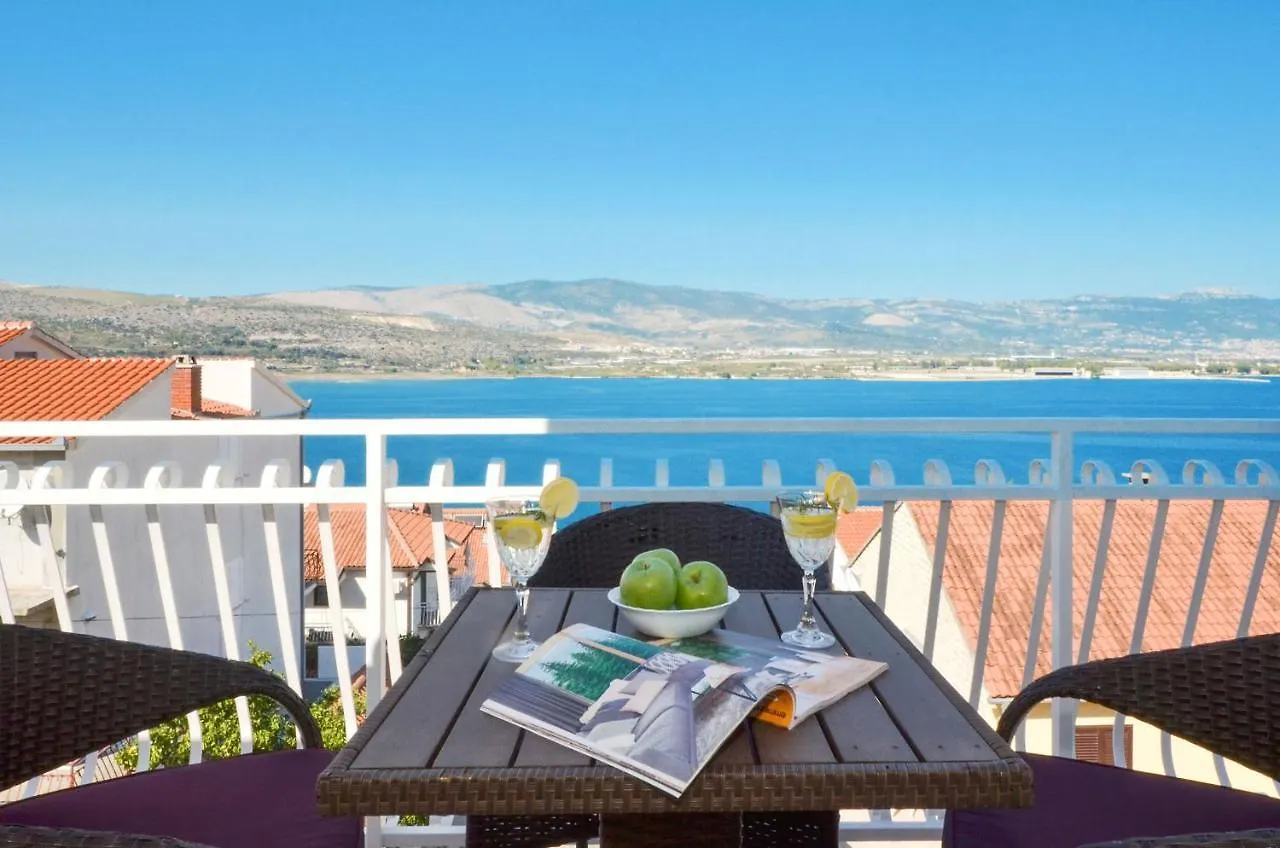 Apartments Pitesa Trogir 0*,