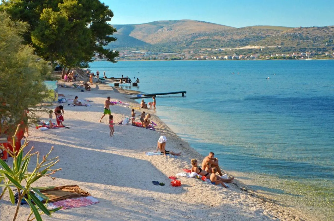 Apartments Pitesa Trogir 0*,