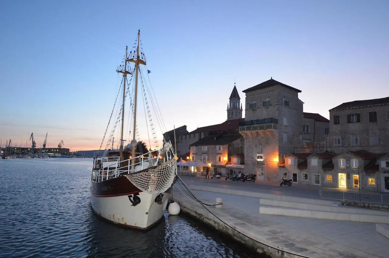 Apartments Pitesa Trogir