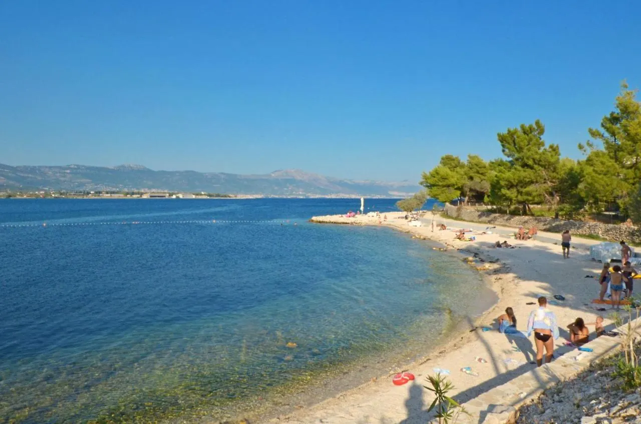 Apartments Pitesa Trogir 0*,