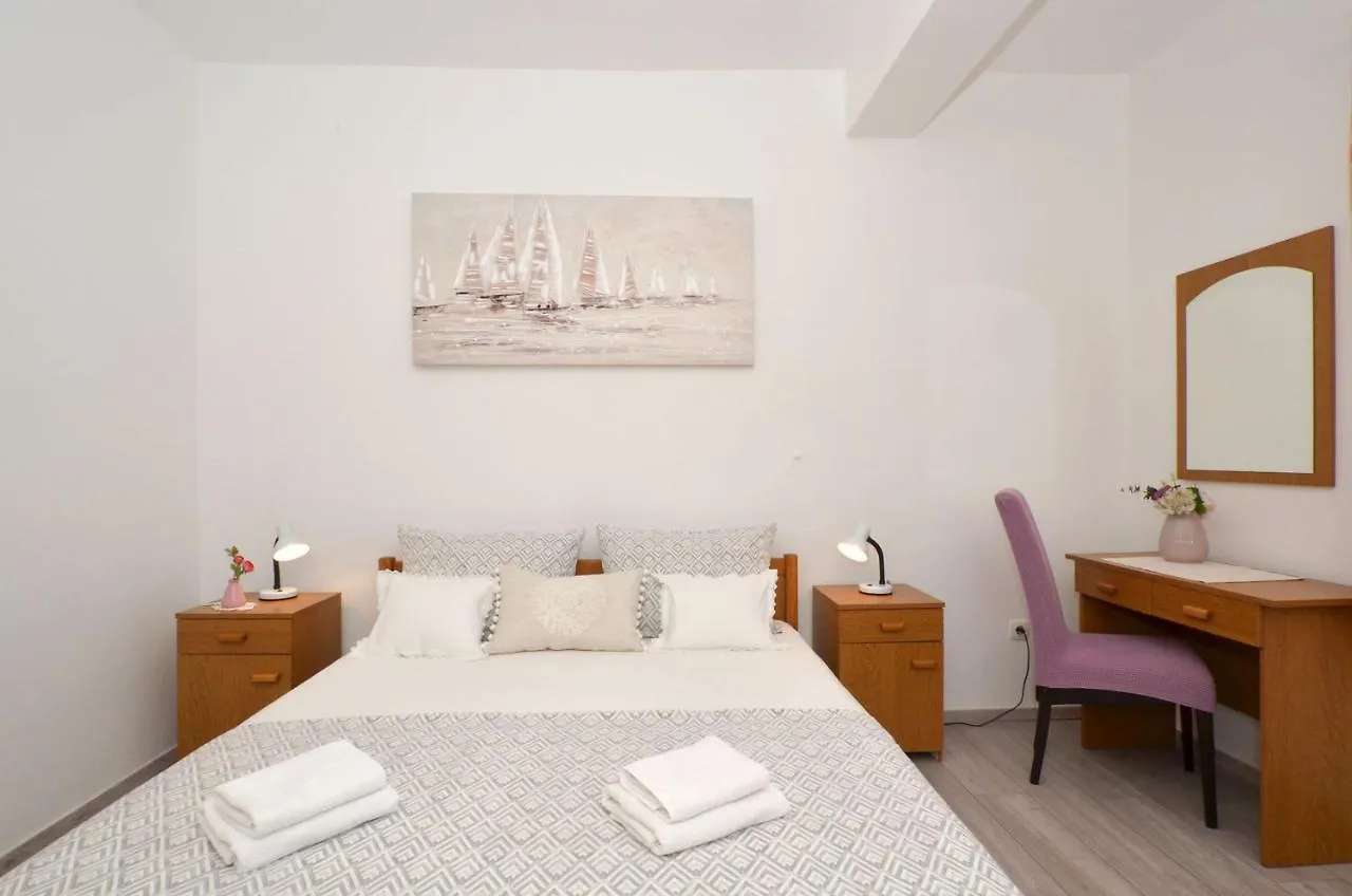 Apartments Pitesa Trogir Croatia
