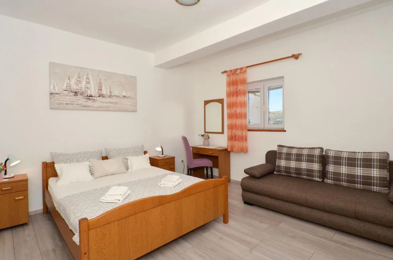 Apartments Pitesa Trogir Croatia