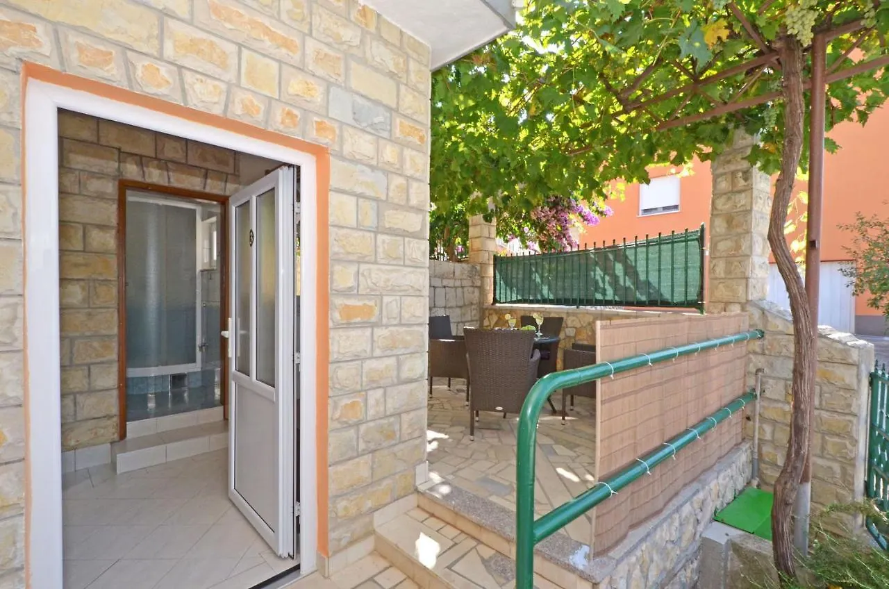 Apartments Pitesa Trogir 0*,
