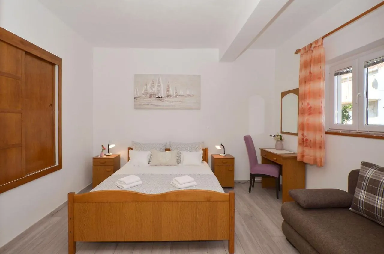 Apartments Pitesa Trogir Croatia