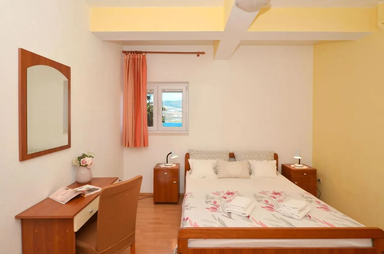 Apartments Pitesa Trogir 0*,  Croatia