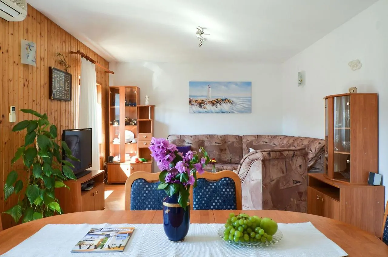 Apartments Pitesa Trogir 0*,